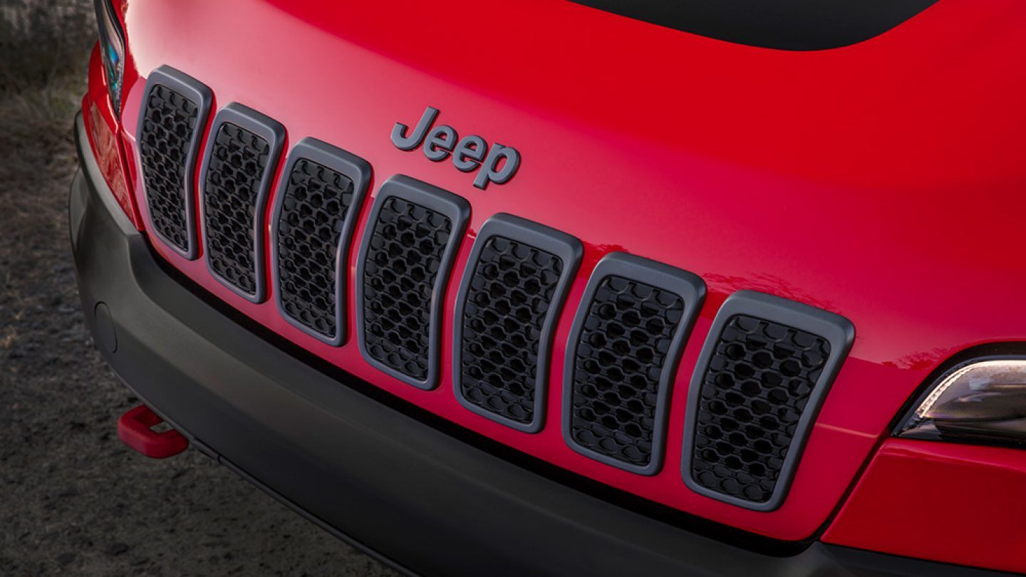 2019-Jeep-Cherokee-Limited-Exterior-Grille