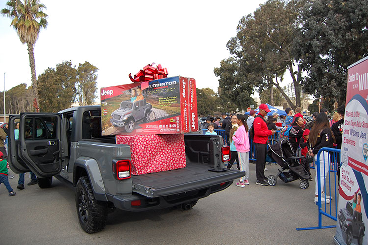 Jeep Gladiator with Jeep Gladiator Ride on Vehicle