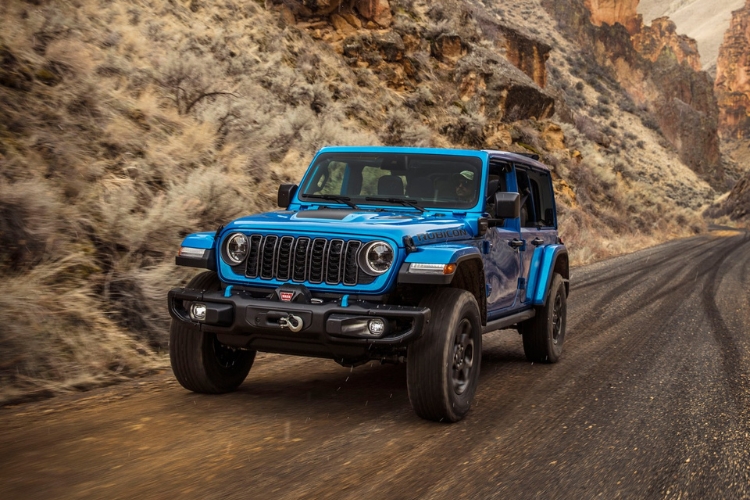 Military AutoSource gets Airman into Jeep Rubicon