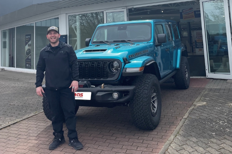 Airforce Airman get dream Jeep while stationed OCONUS