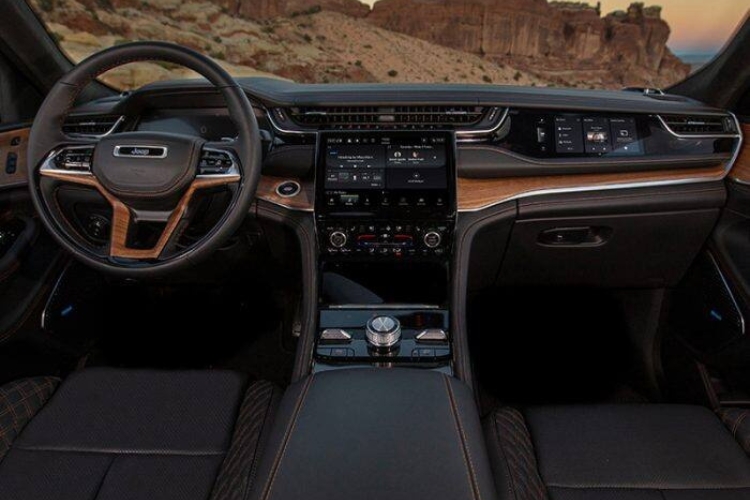 2023 Jeep Grand Cherokee L Interior